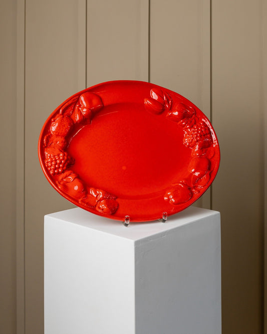 XL assiette en céramique ovale années 1980 glaçure rouge relief de fruits design du milieu du siècle Italie vintage