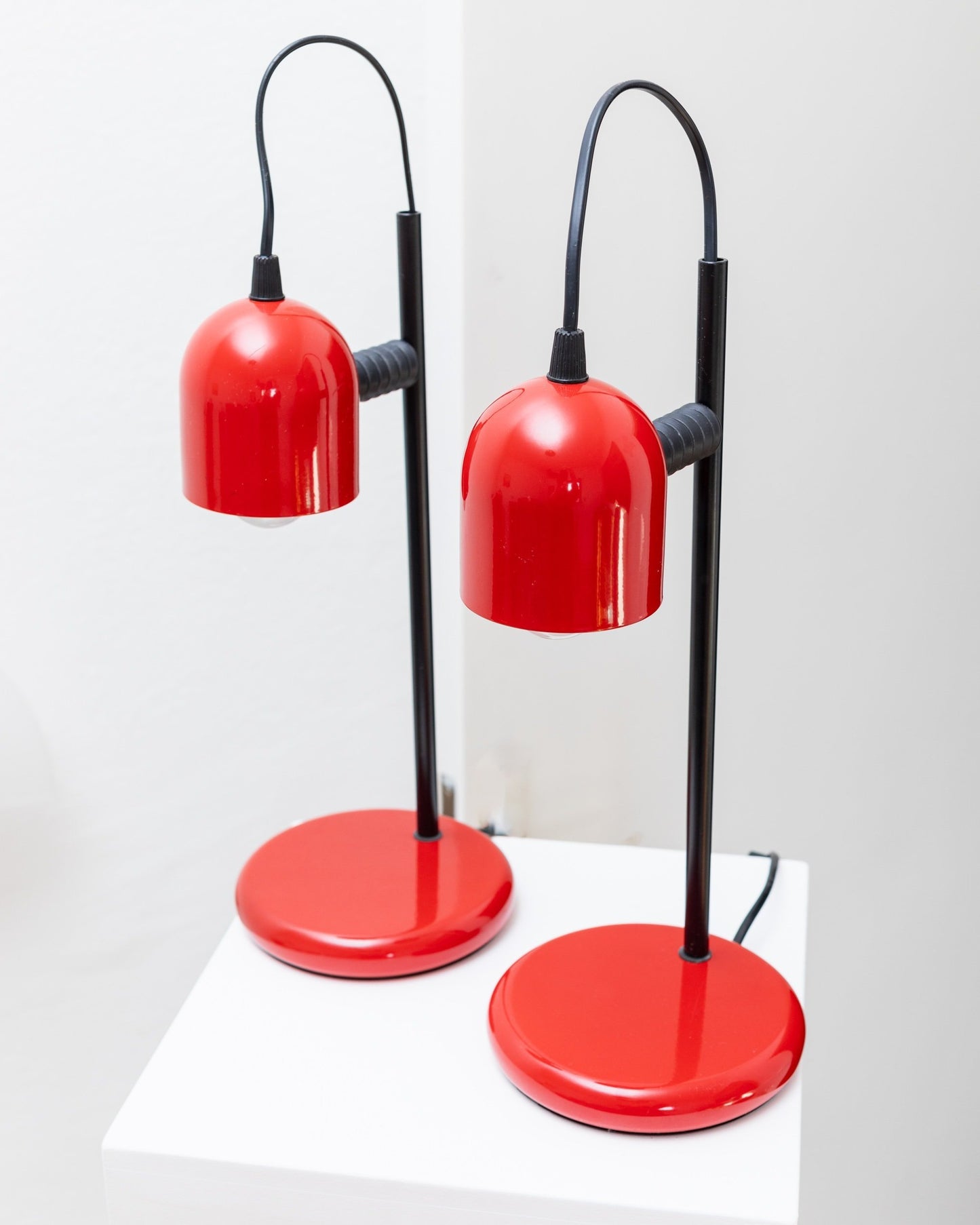 Set of 2 red table lamps postmodern Memphis design Italy 1980s vintage