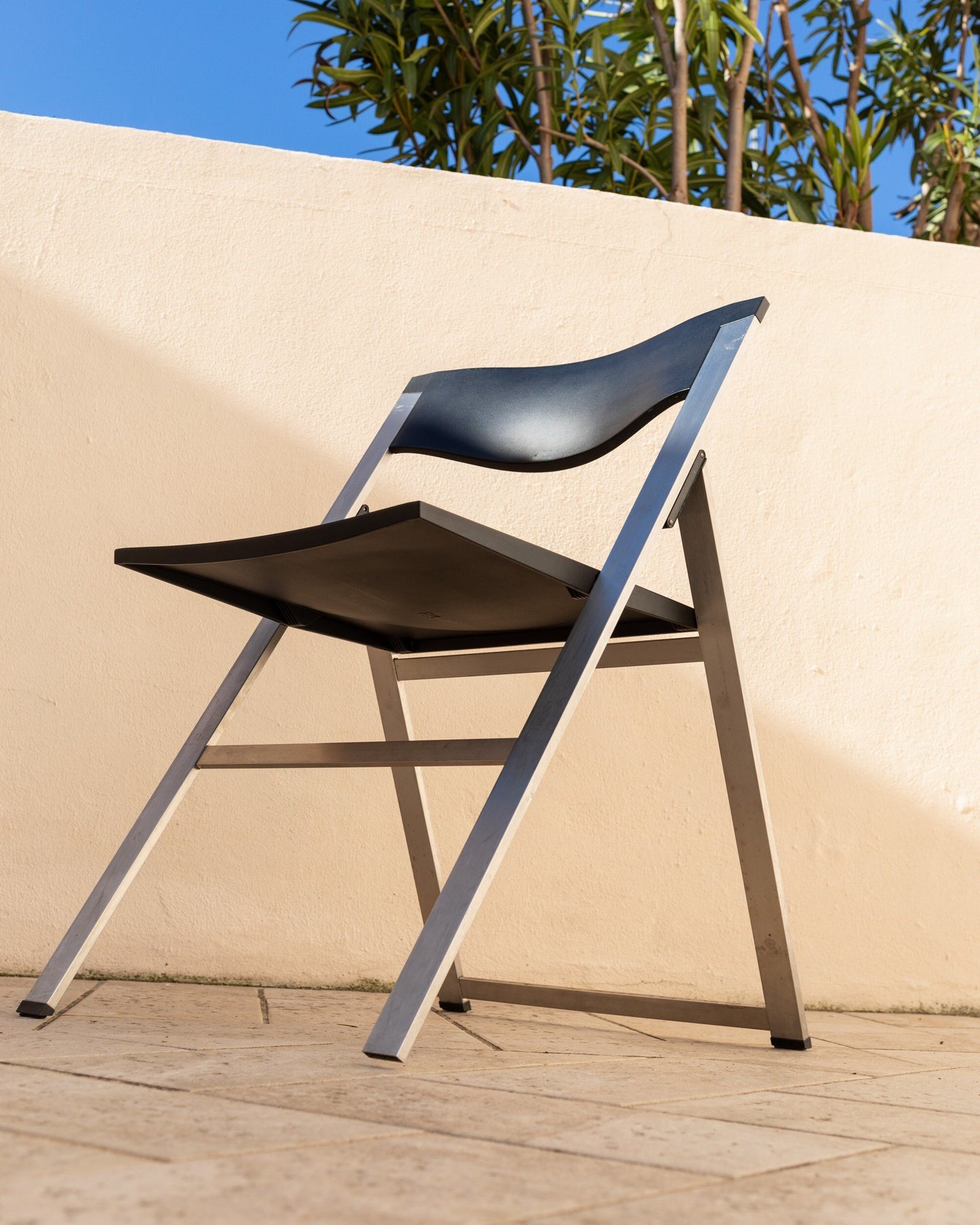 Tecno folding chair P08 design Justus Kolberg steel and black plastic Made in Italy 1990s Vintage