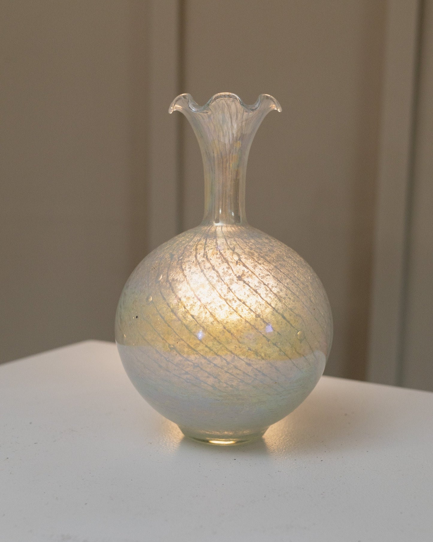 Irideszierende Murano-Glasvase 1940er Fenton-Rüschvase mit Wirbel Italienische Glaskunst Vintage