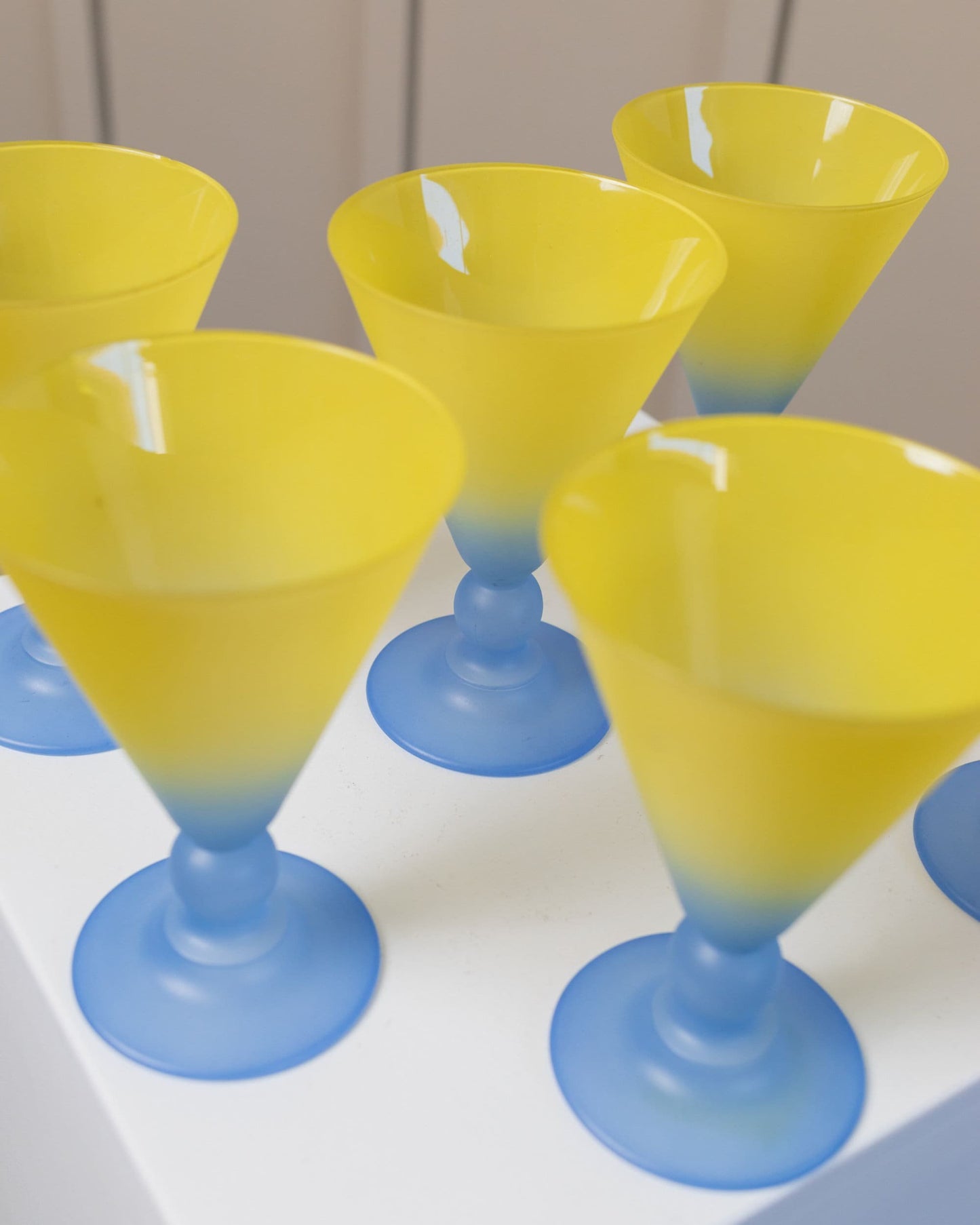 Ensemble de 6 verres à boire en verre Empoli coupes glacées dans le style postmoderne de Memphis Italie millésime des années 1980