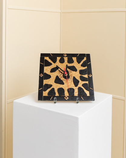 Wall clock made of glass Leo pattern gold black Murano Memphis Style Made in Italy 1980s Vintage