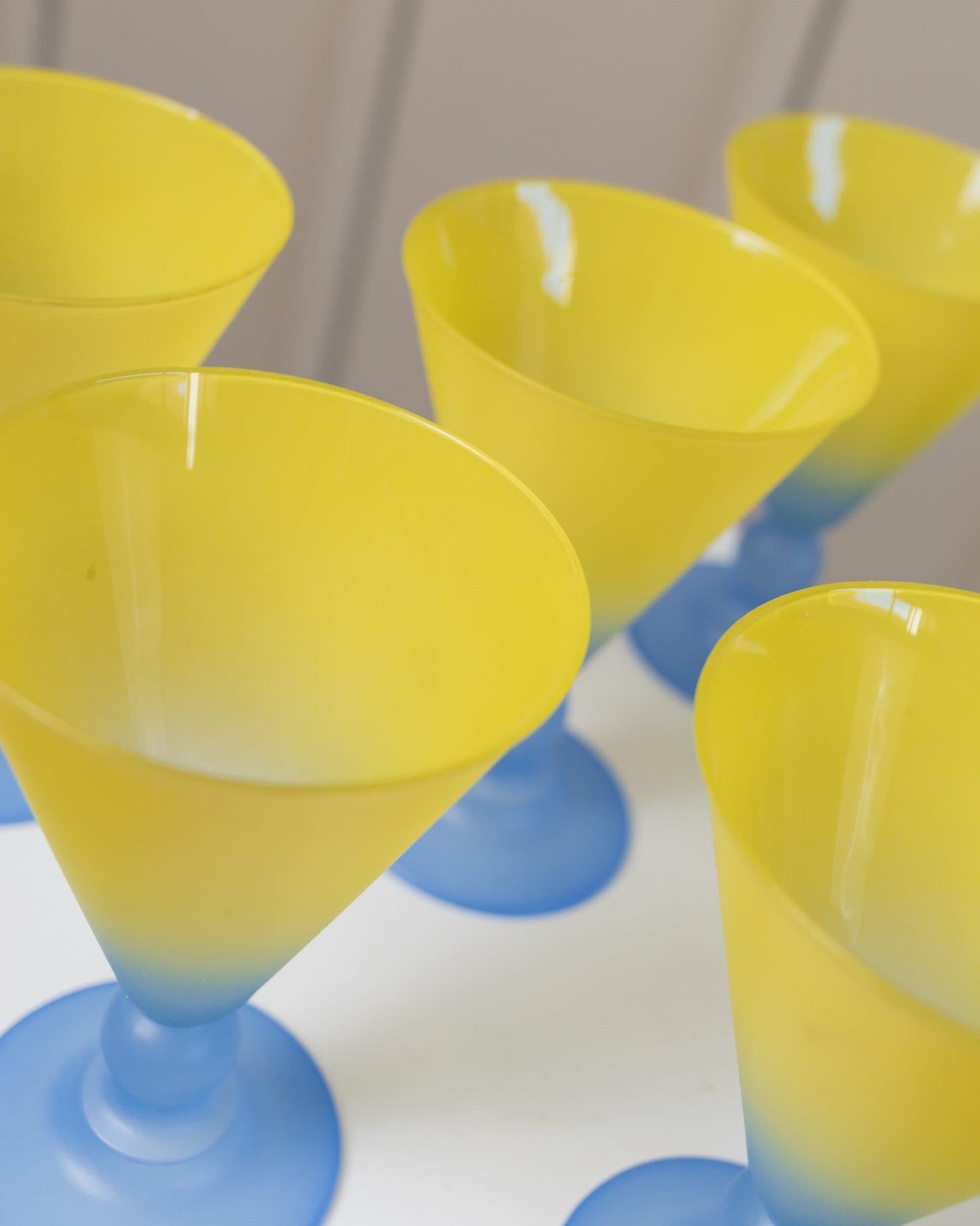 Ensemble de 6 verres à boire en verre Empoli coupes glacées dans le style postmoderne de Memphis Italie millésime des années 1980