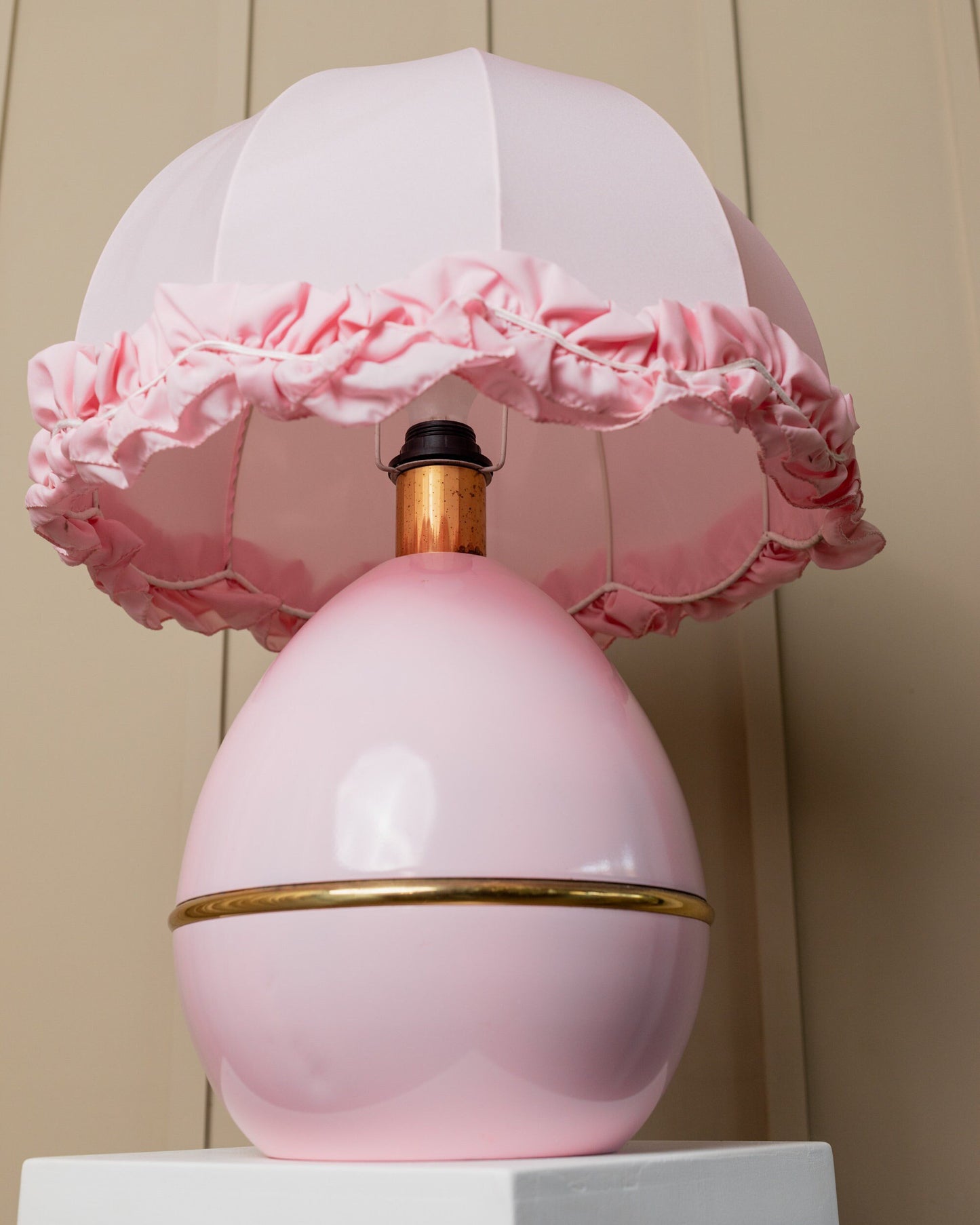 1 of 2 XXL Pink Metal Table Lamps 1980s Ruffled Lampshade Hollywood Regency Style Italy Vintage