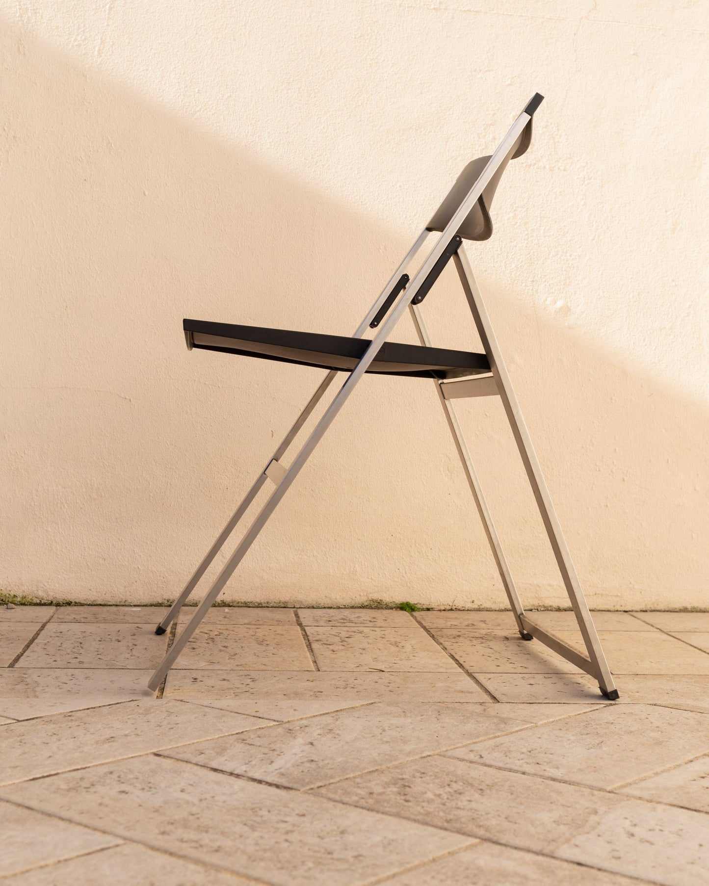 Tecno folding chair P08 design Justus Kolberg steel and black plastic Made in Italy 1990s Vintage