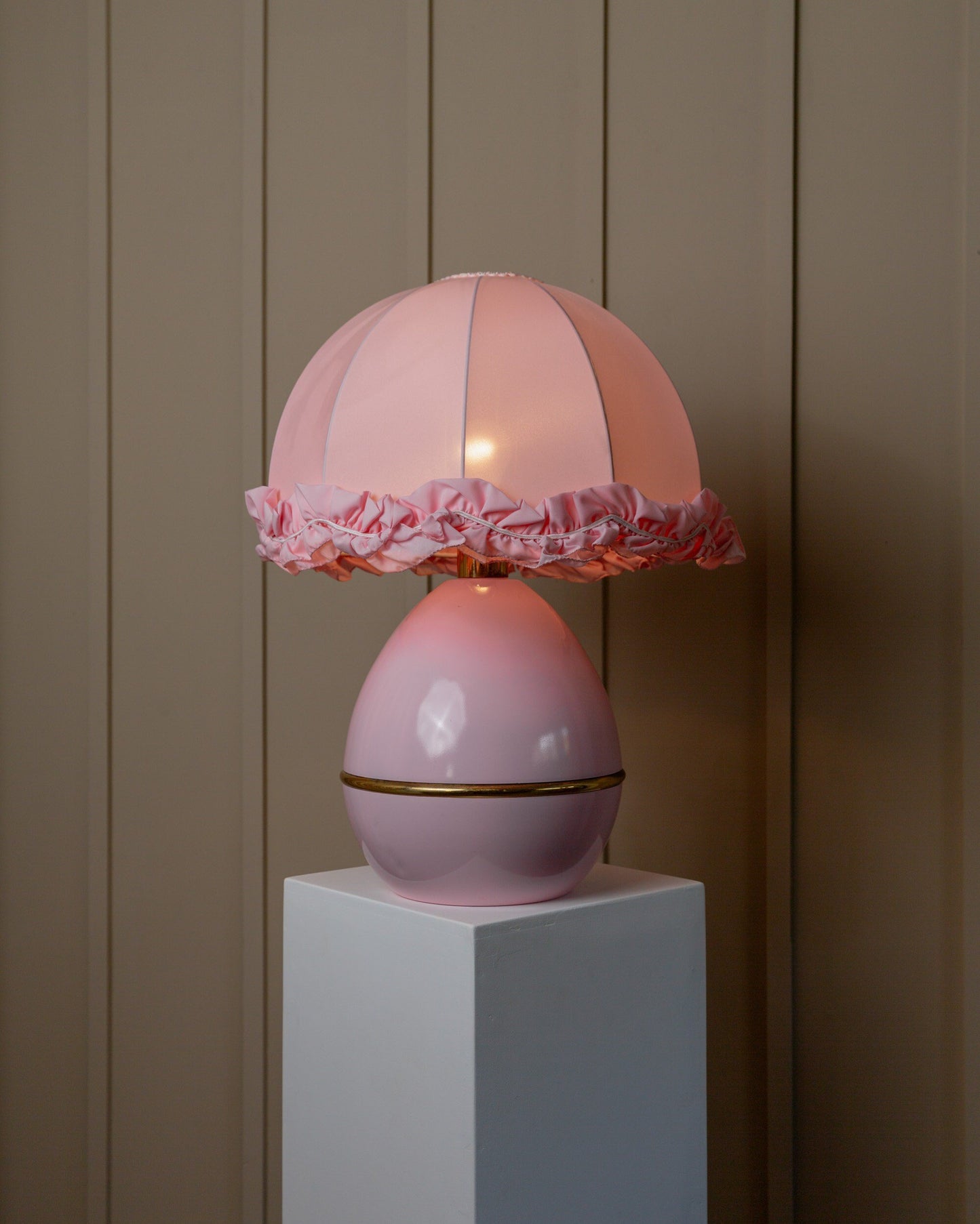 1 of 2 XXL Pink Metal Table Lamps 1980s Ruffled Lampshade Hollywood Regency Style Italy Vintage