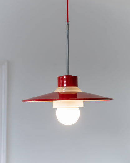 Plafonnier danois en métal rouge et verre design du milieu du siècle années 1960