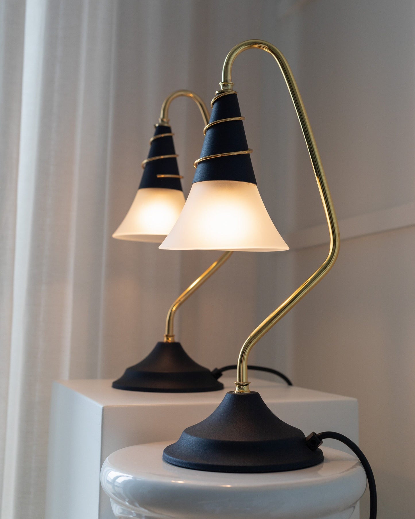 Set of 2 bedside lamps gold black Memphis style 1980s vintage