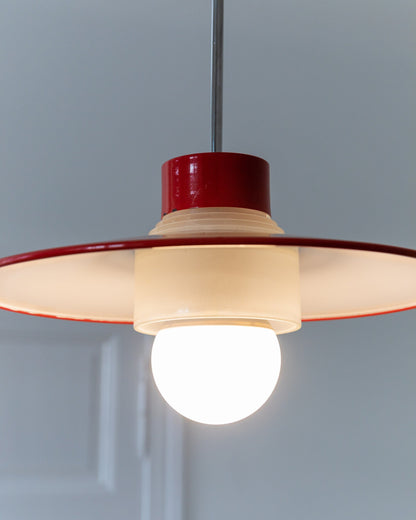 Plafonnier danois en métal rouge et verre design du milieu du siècle années 1960