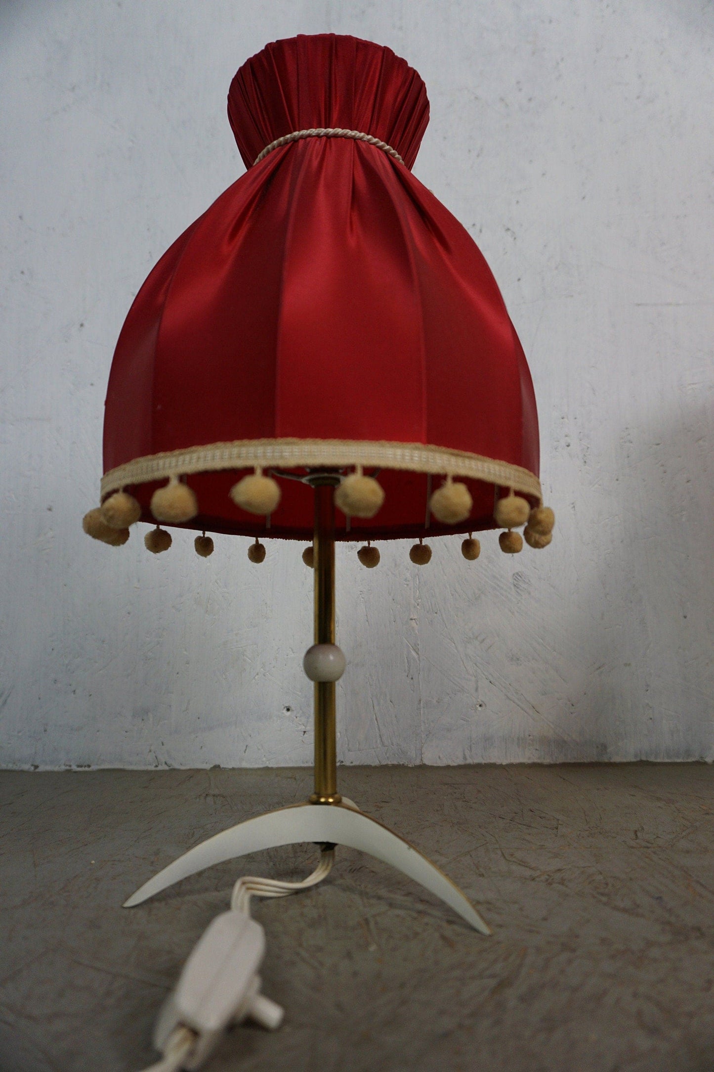 Set of 2 red table lamps 50s 60s Mid Century crow's foot pompom border vintage