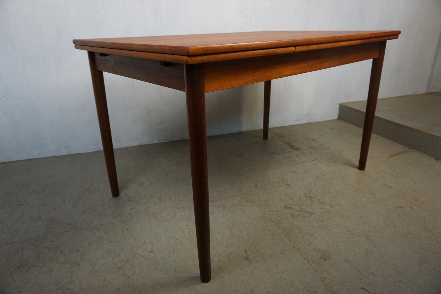 Ausziehbarer dänischer Teakholz Tisch von A M Mobler Vintage