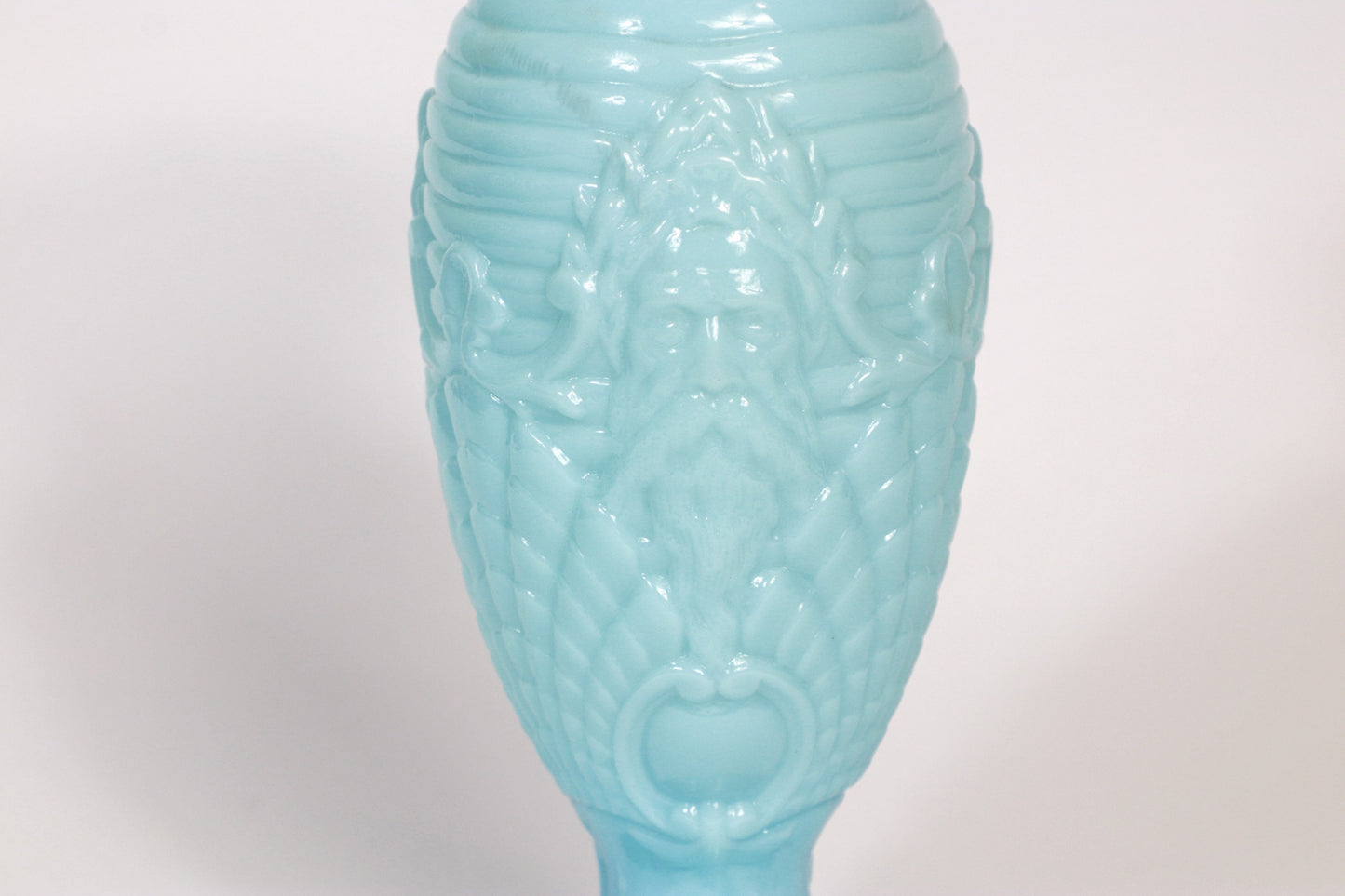 Seltene Vallérysthal Opaline Vase Art Nouveau Glas 4597 Opalglas Milchglas Blau Celeste 1900 1910 Portieux Neptun Poseidon Muschel Nautisch