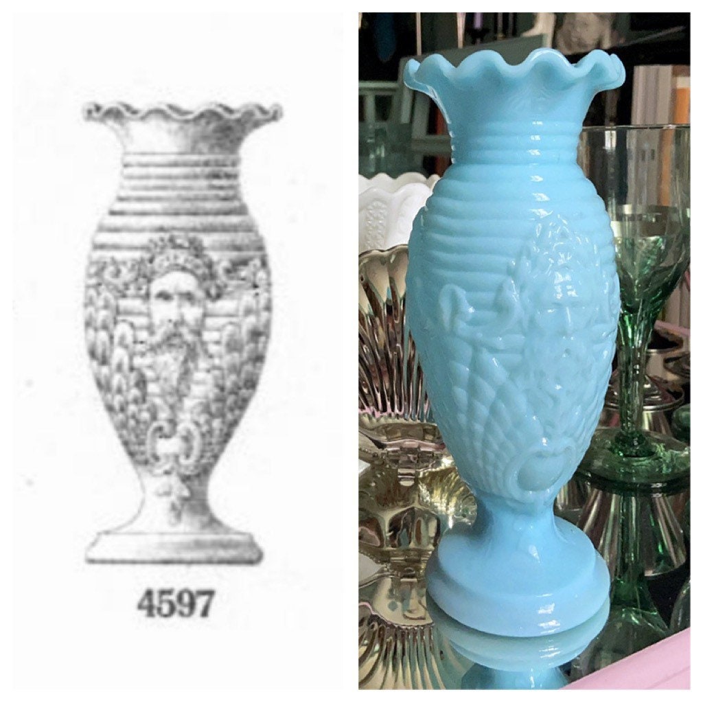 Seltene Vallérysthal Opaline Vase Art Nouveau Glas 4597 Opalglas Milchglas Blau Celeste 1900 1910 Portieux Neptun Poseidon Muschel Nautisch