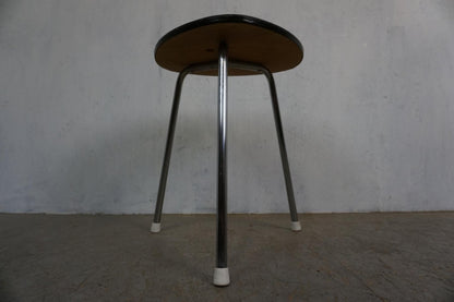 Kultiger Tripod Hocker mit Chromgestell Vintage