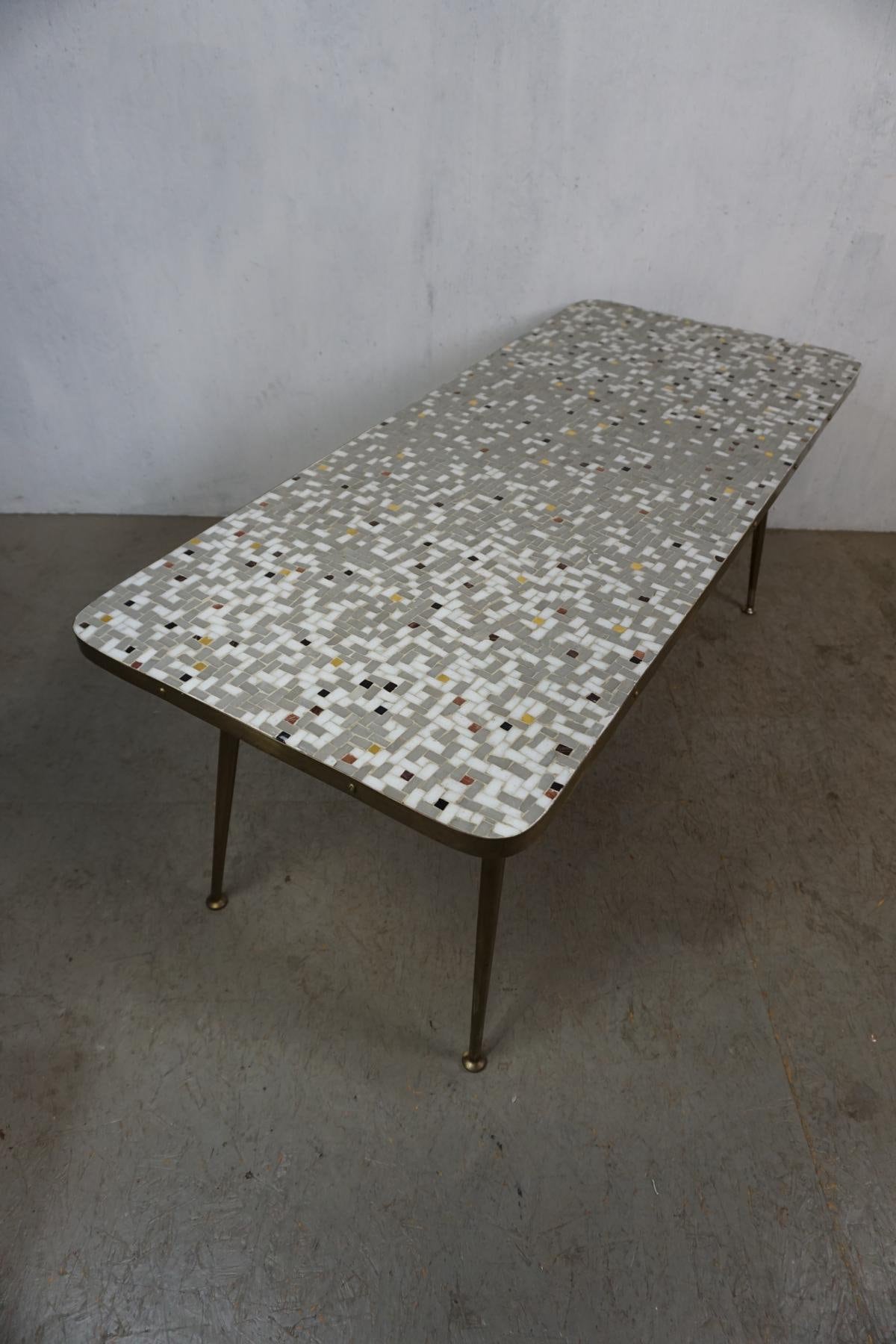 Belle table avec plateau en mosaïque vintage des années 50