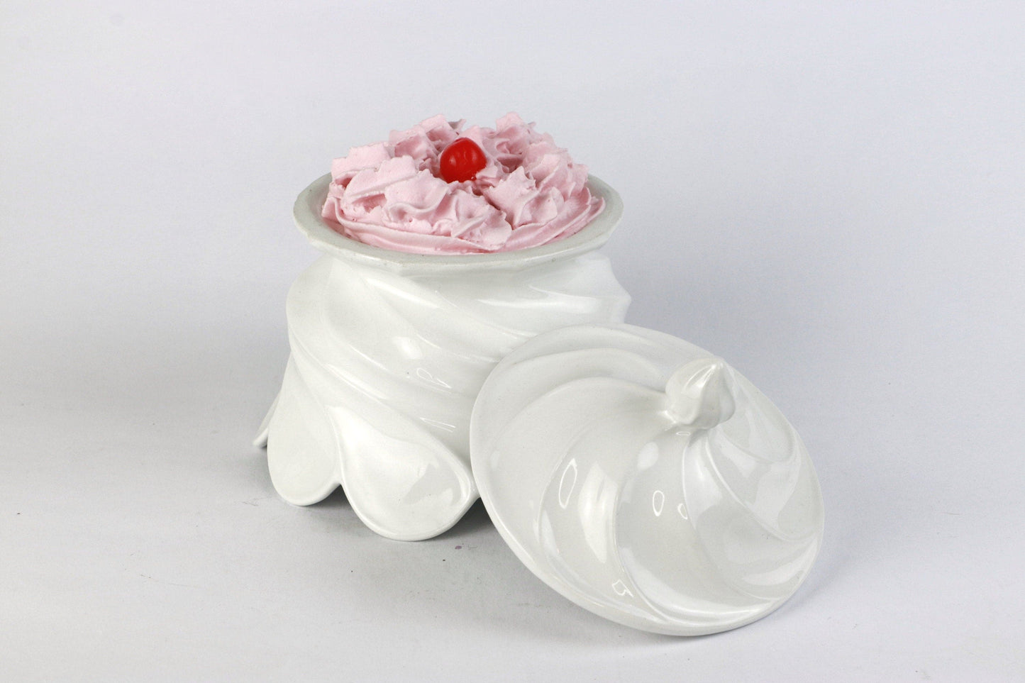 Vintage Keramik Deckeldose Bonbon Weiß Sahne Swirl Candy Süßigkeit 70er 80er Kawaii Foodcore Sahnehaube Baiser Meringue