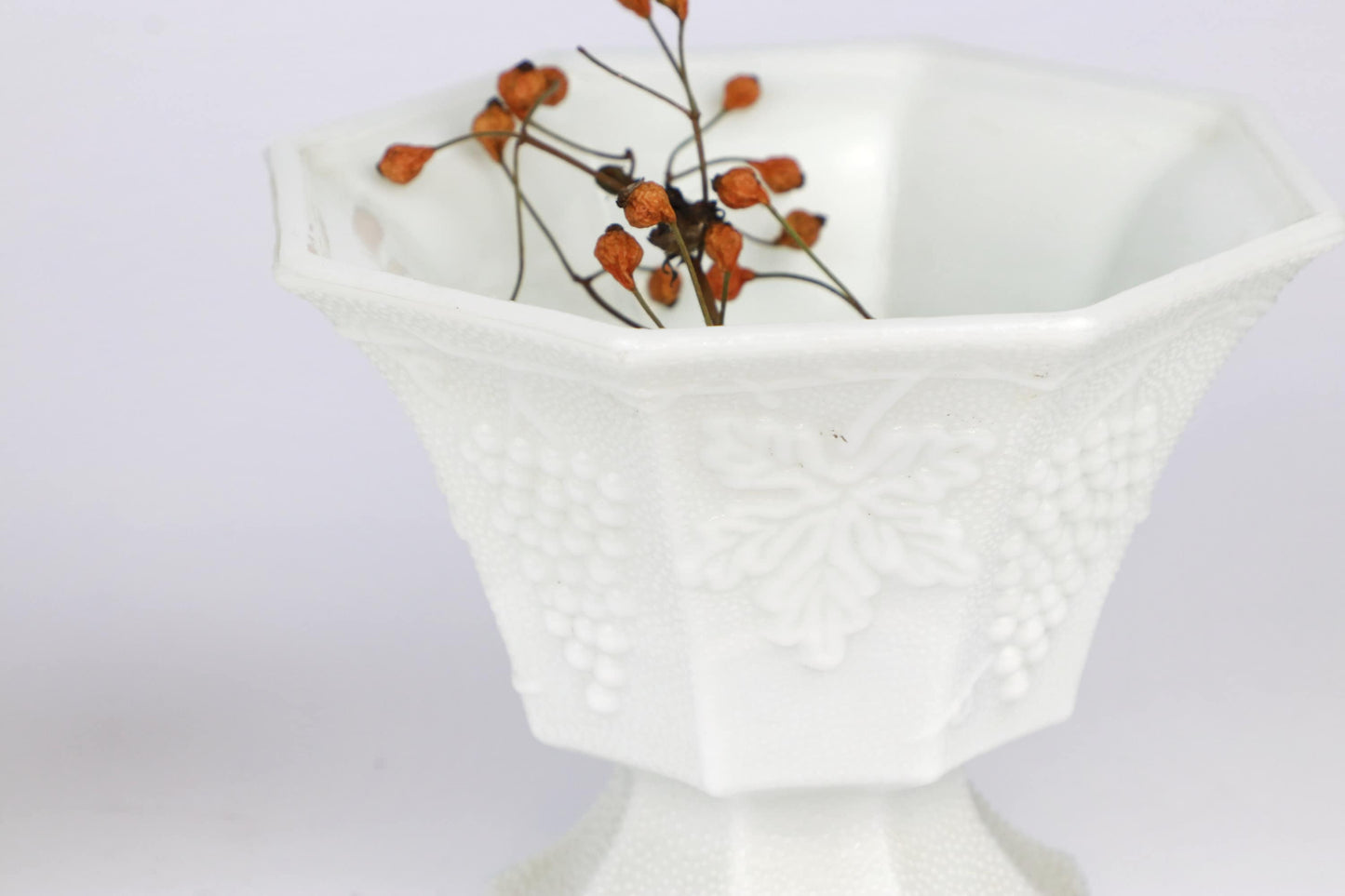 vintage Grec Opaline Glass Bonboniere vers 1910 Opaline Glass Wine Vine Decor Art Nouveau Milk Glass White Opaline Footed Bowl Art Nouveau