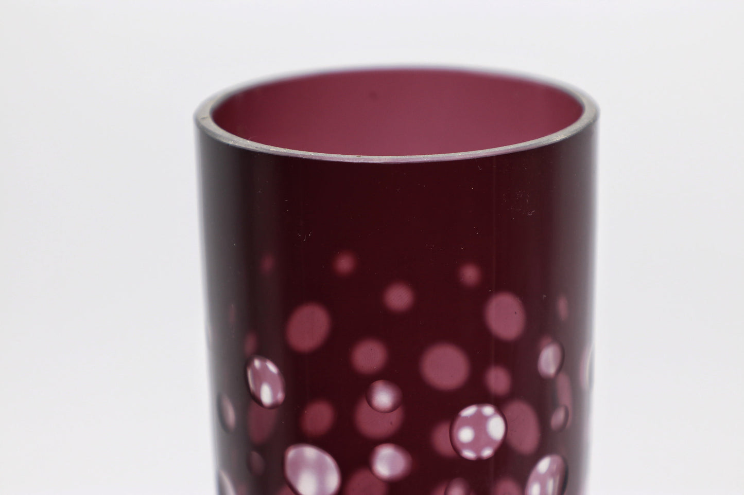 vintage tchèque verre fleur vase boîtier cristal points cercles améthyste violet aubergine violet brutaliste milieu du siècle moderniste 1970