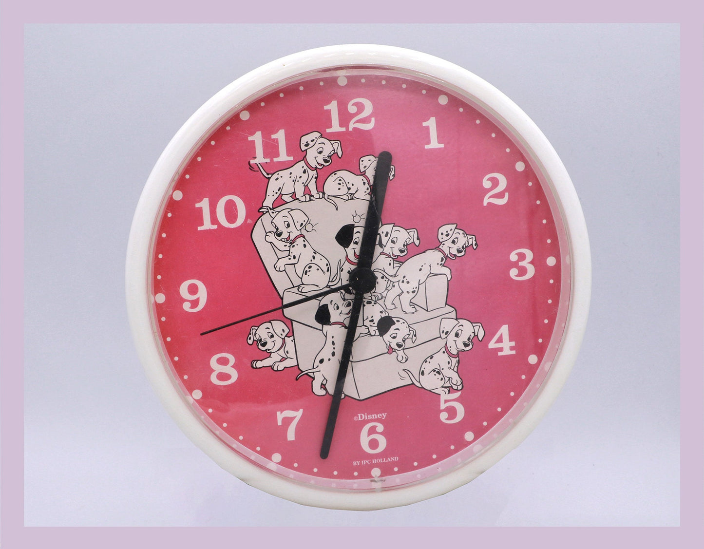 Horloge murale vintage Disney 101 Dalmatiens Rose Blanc années 90 Cruella De Ville Wall Clock 1990