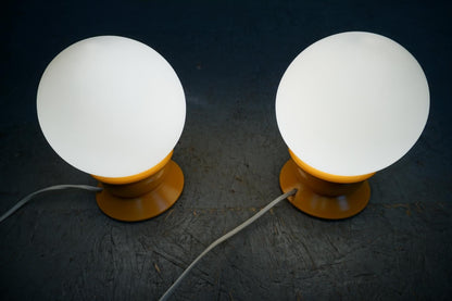 Deux élégantes lampes de table du milieu du siècle de Temde Vintage