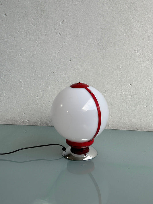 Weiße und rote Plastikkugel und Chrom Tischlampe / 70er Jahre Mid Century Lampe / Atomic Age / Space Age Vintage