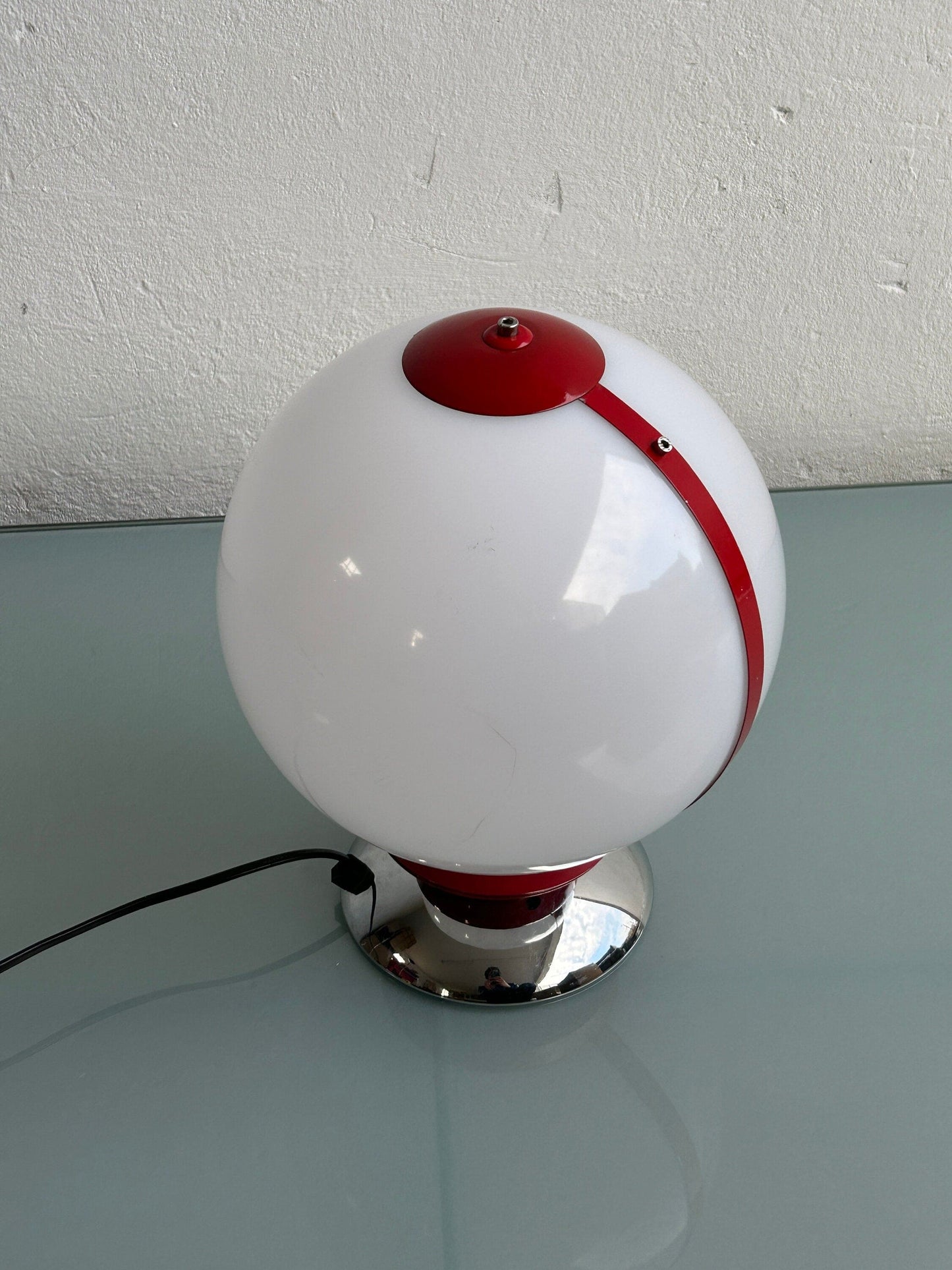 White and red plastic ball and chrome table lamp / 70s mid century lamp / Atomic Age / Space Age vintage