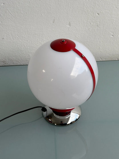 Weiße und rote Plastikkugel und Chrom Tischlampe / 70er Jahre Mid Century Lampe / Atomic Age / Space Age Vintage