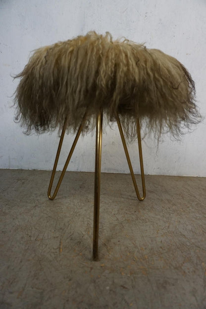 Tabouret Flokati élégant avec pieds en épingle à cheveux tendance vintage