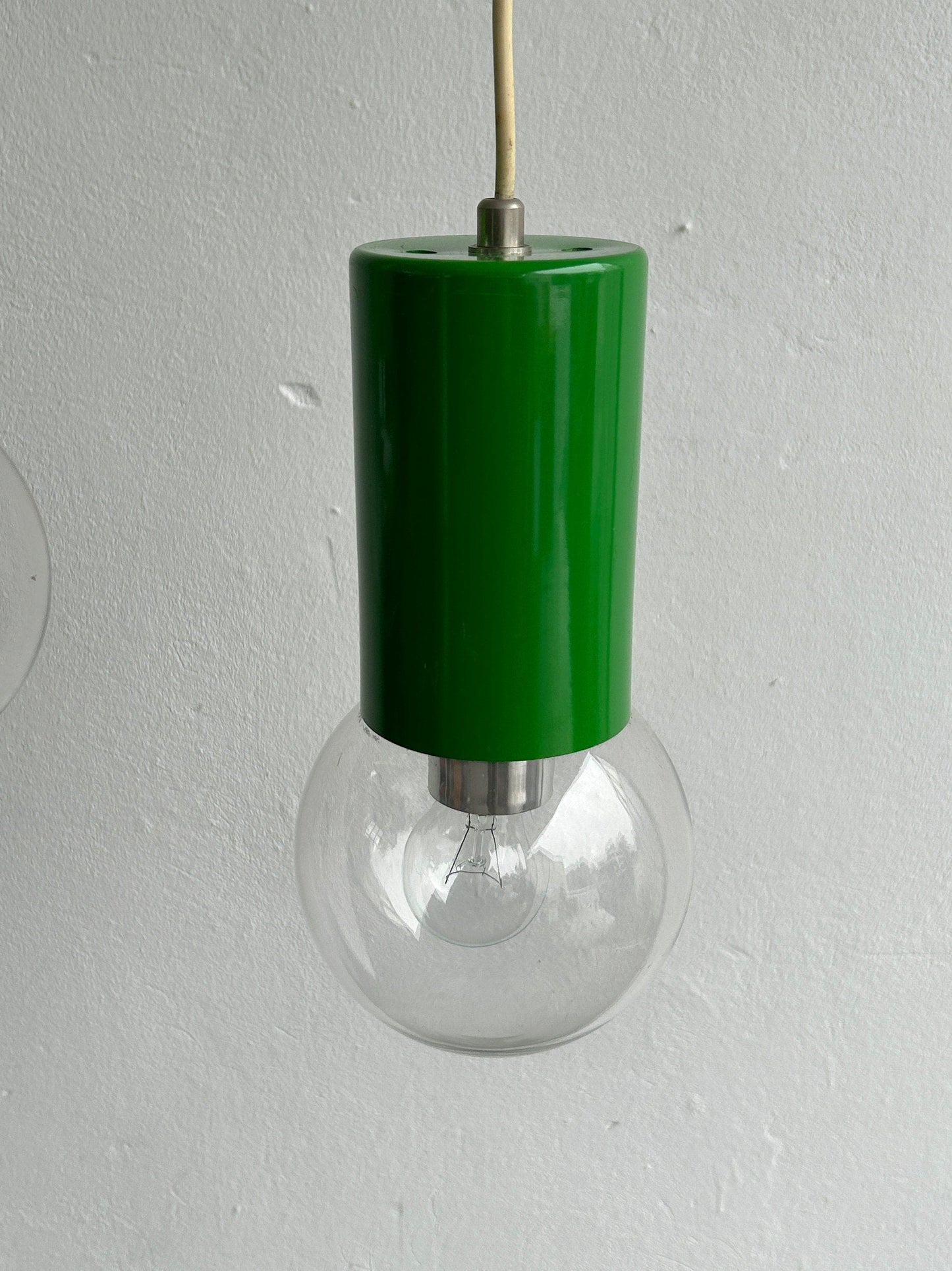 Set von 3 Pop Art Industrial Green Cascading Pendants / Mid Century Modern Space Age Hanging Light Vintage