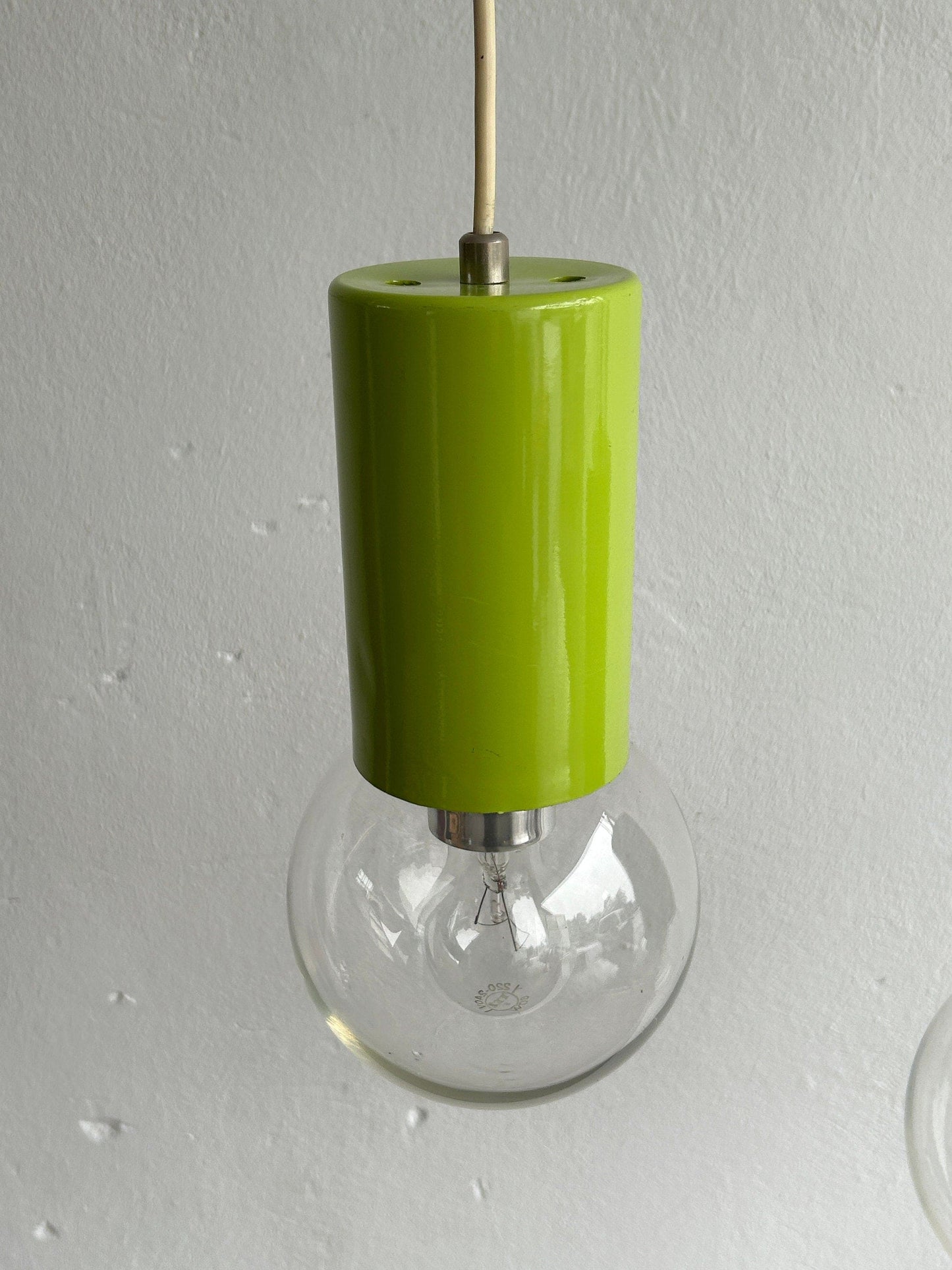 Set von 3 Pop Art Industrial Green Cascading Pendants / Mid Century Modern Space Age Hanging Light Vintage