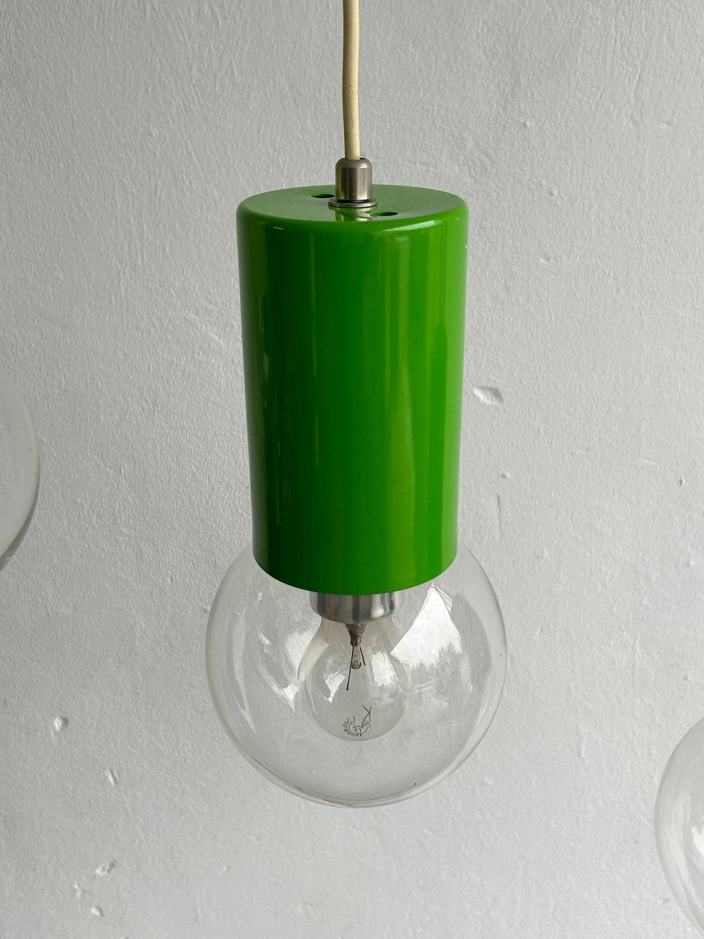 Set von 3 Pop Art Industrial Green Cascading Pendants / Mid Century Modern Space Age Hanging Light Vintage