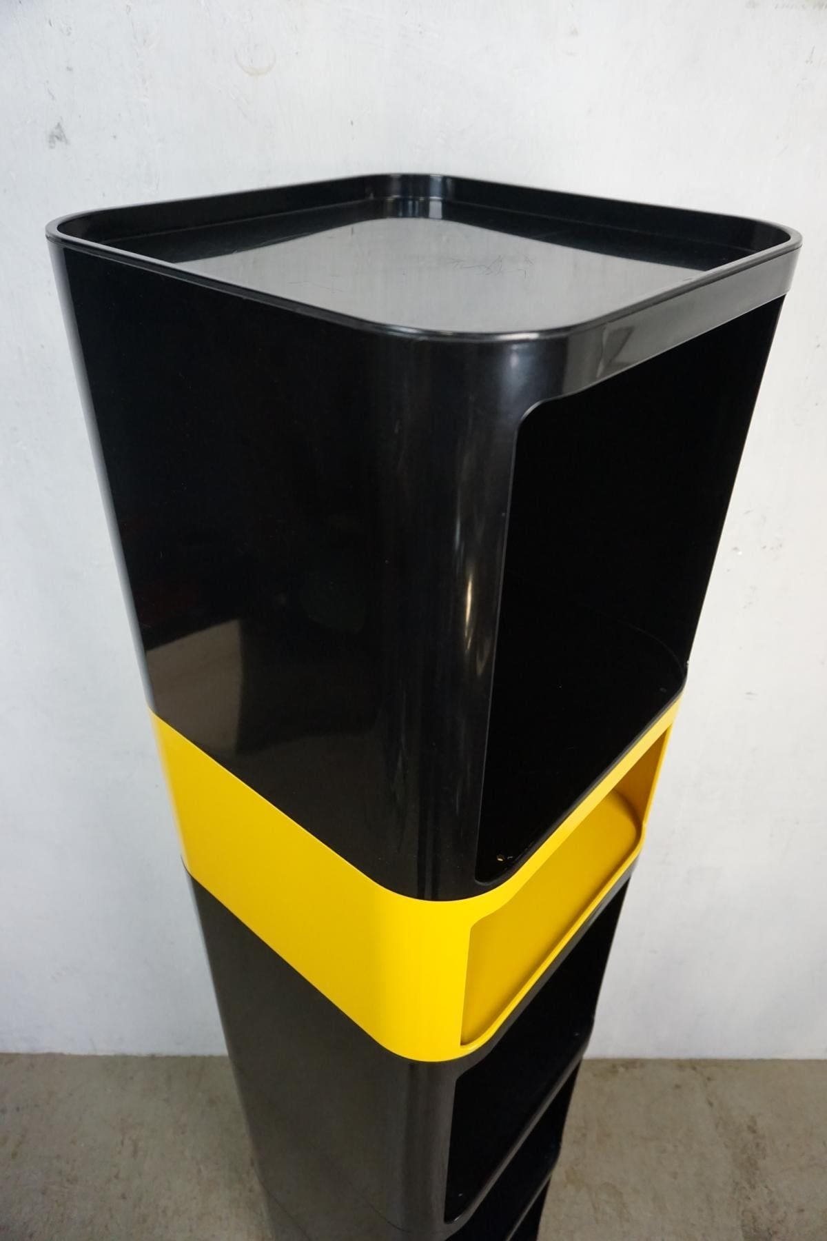 Original Kartell Componibili shelving system in beautiful black and yellow