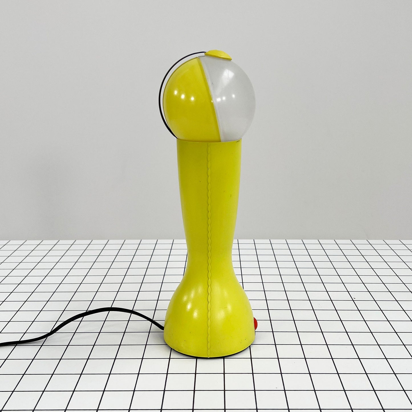 Gelbe Gilda Tischlampe von Silvia Capponi für Artemide, 1990er Vintage