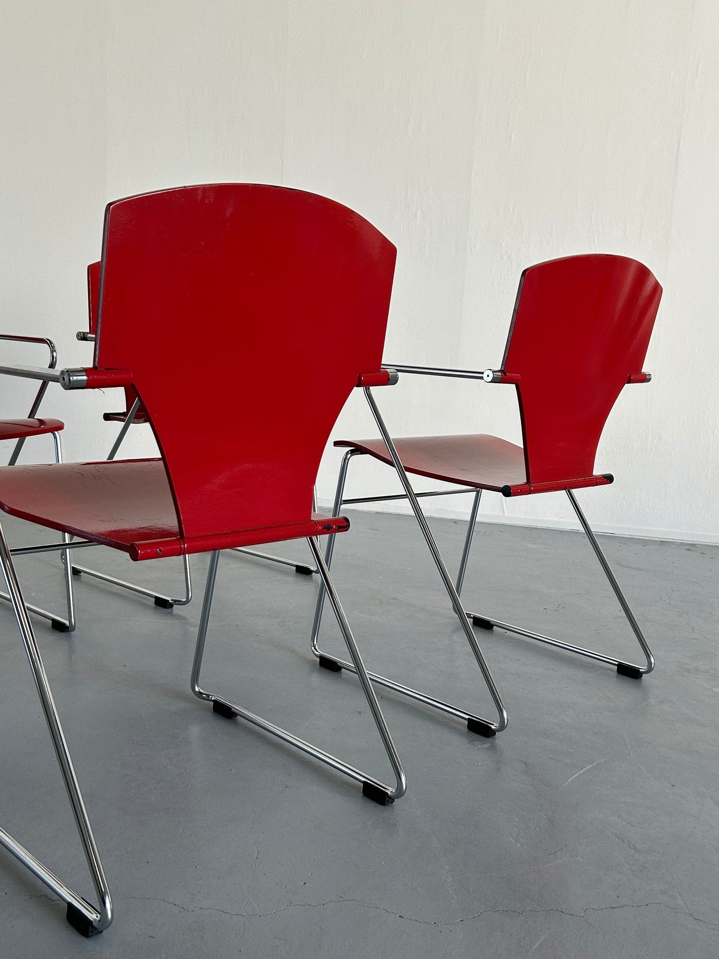 1 des 4 chaises de salle à manger empilables Bauhaus Design 'Egoa' par Josep Mora pour Stua, années 1990 Espagne vintage