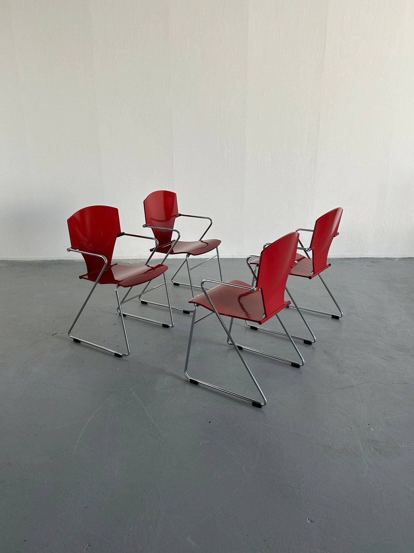 1 des 4 chaises de salle à manger empilables Bauhaus Design 'Egoa' par Josep Mora pour Stua, années 1990 Espagne vintage