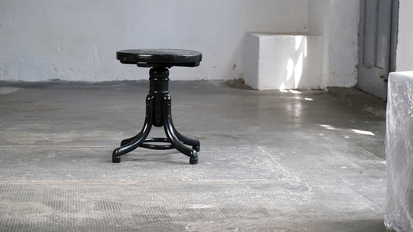 Black bentwood piano stool in the style of Thonet / TON Vintage