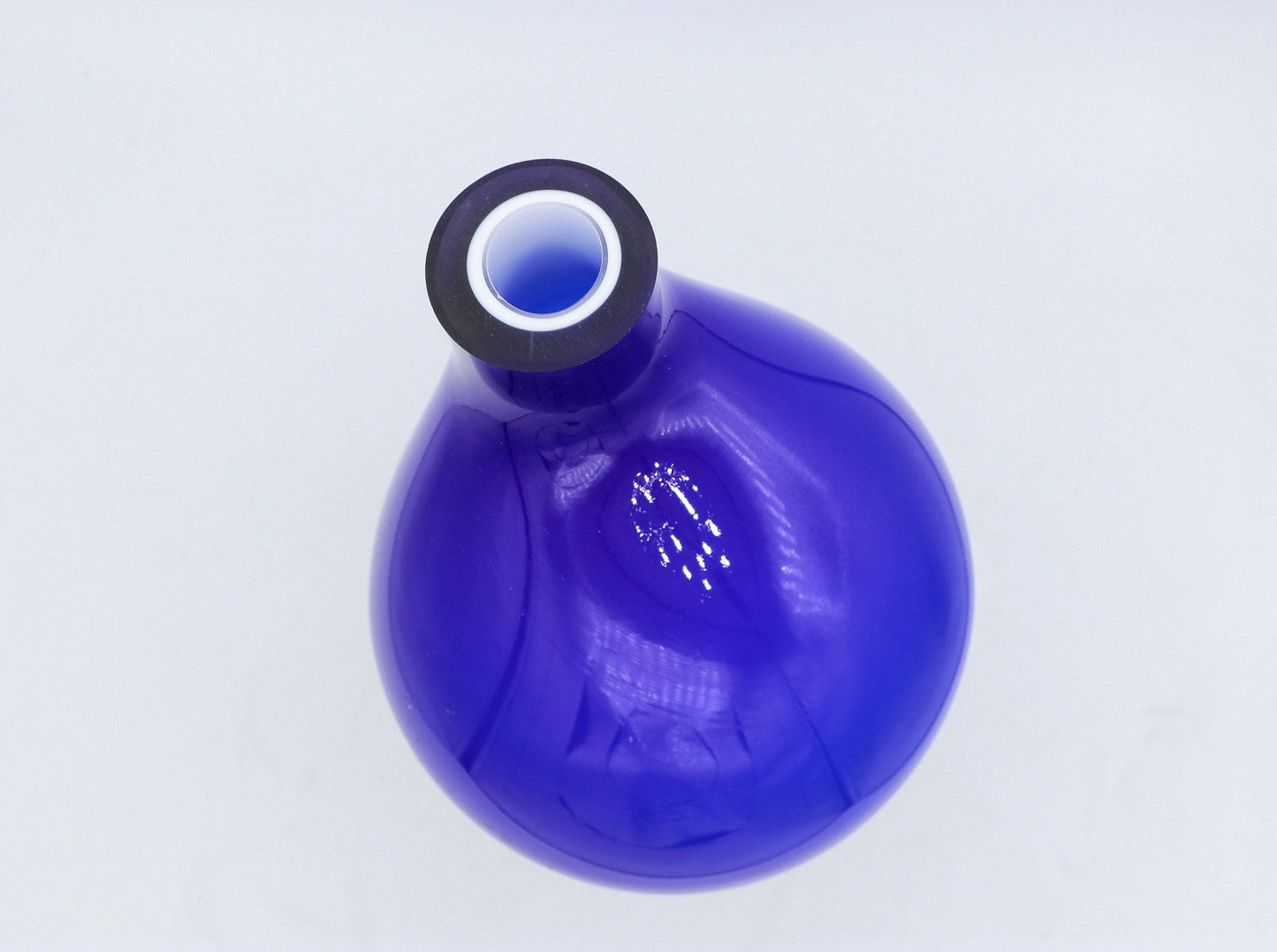 vintage HJ Richartz Art Collection Vase Mathildenhütte Cobalt Bleu Outremer 80s 90s Postmoderne Memphis Y2K Verre