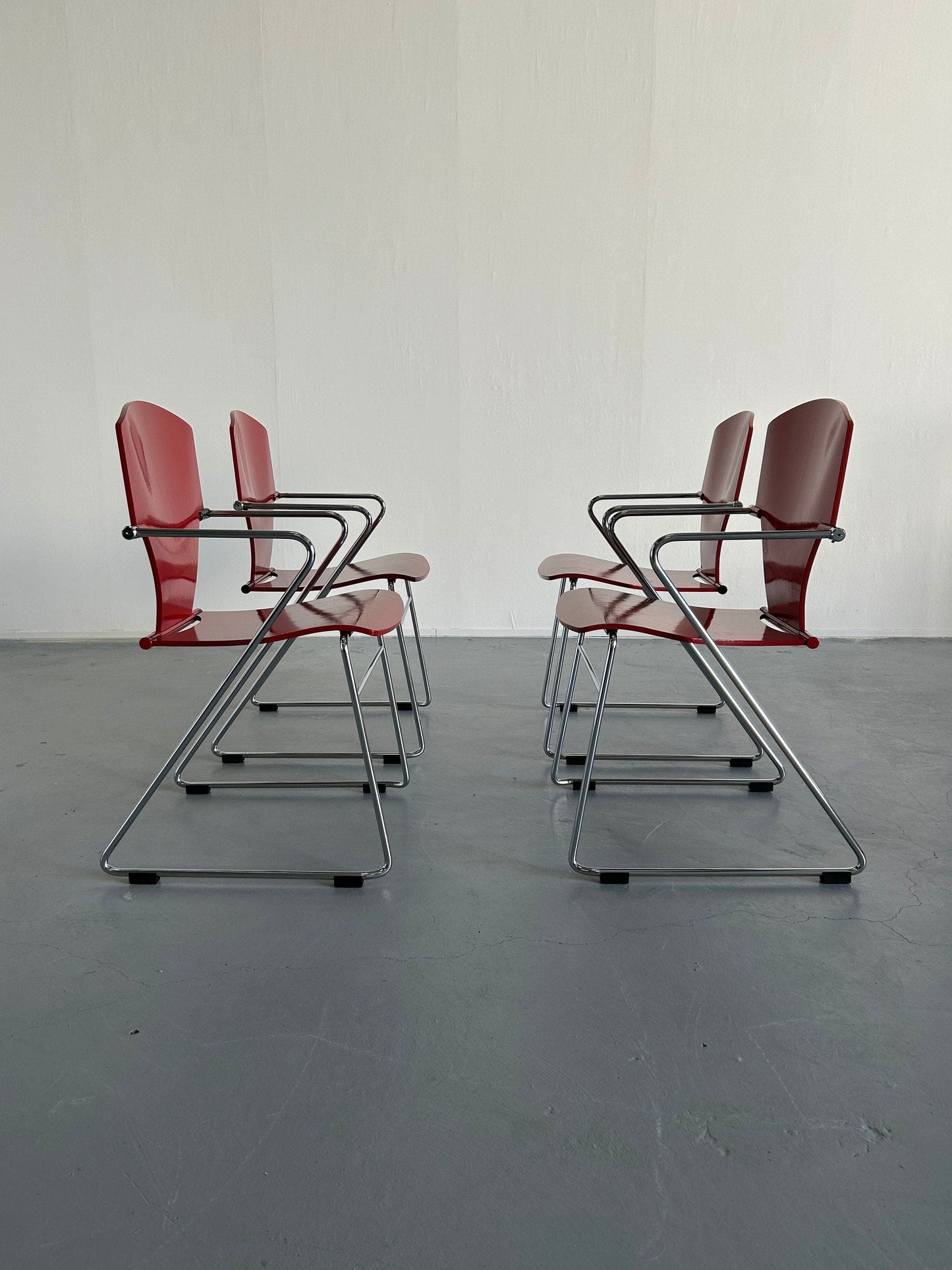 1 des 4 chaises de salle à manger empilables Bauhaus Design 'Egoa' par Josep Mora pour Stua, années 1990 Espagne vintage