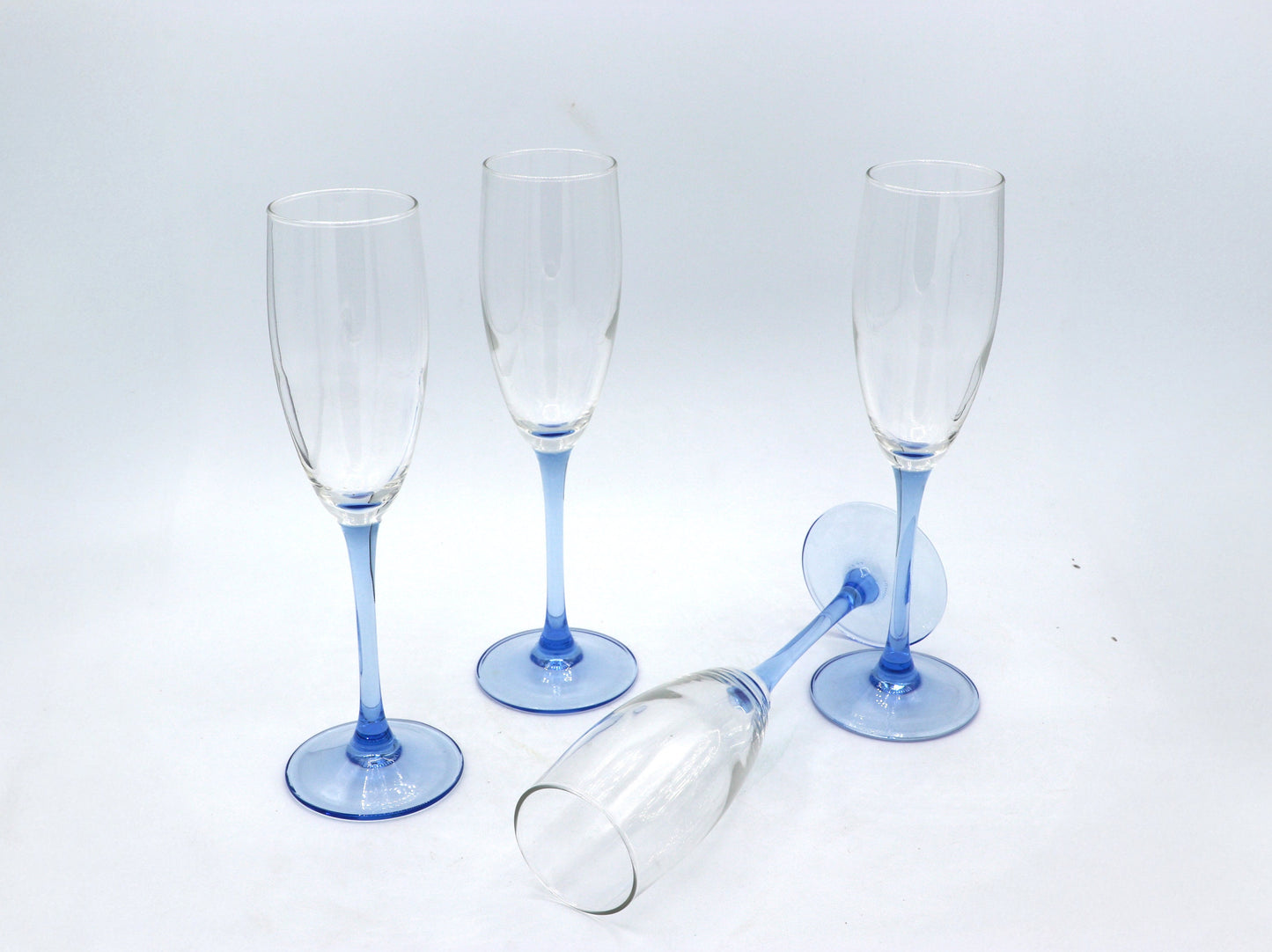 4 verres à champagne Luminarc vintage années 80 bleu azur bleu clair coupe gobelet art déco revival champagne champagne postmoderne