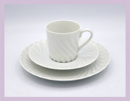 Vintage Set 4 / 6 Persons Marienbad Ingres White Porcelain Coffee Service Wave Edge Curved CZ Czech Republic 80s 90s