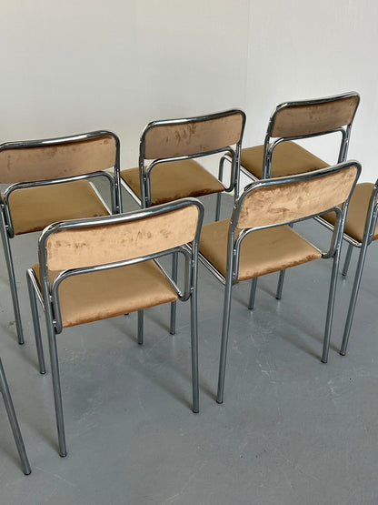 Bauhaus Chrome Tubular Steel et Beige Velvet Chairs / Chaises de salle à manger empilables modernistes italiennes vintage