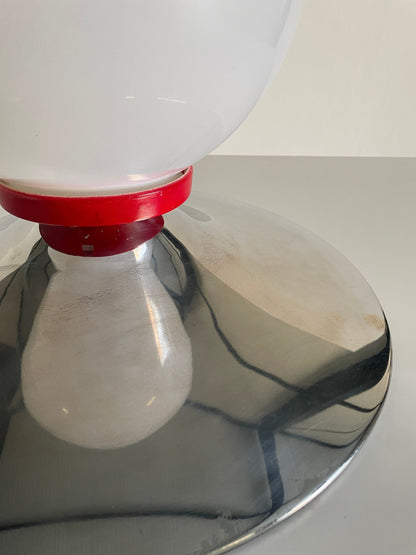 Boule en plastique blanc et lampe de table chromée, lampe de l'ère spatiale du milieu du siècle des années 1970 ou lampe de l'ère atomique vintage