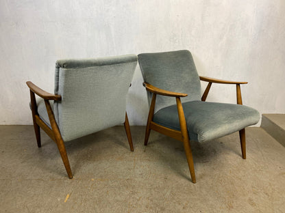 Deux élégants fauteuils du milieu du siècle en hêtre vintage