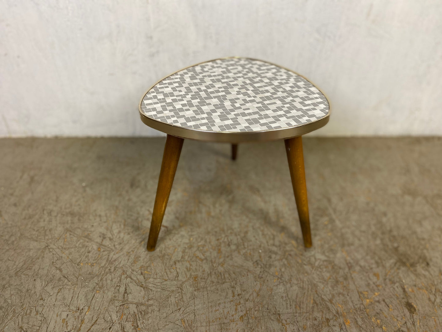 Beautiful fifties flower stool with Formica top in checkered look Vintage