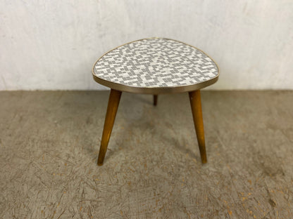 Magnifique tabouret fleuri des années 50 avec plateau en Formica au look vintage à carreaux