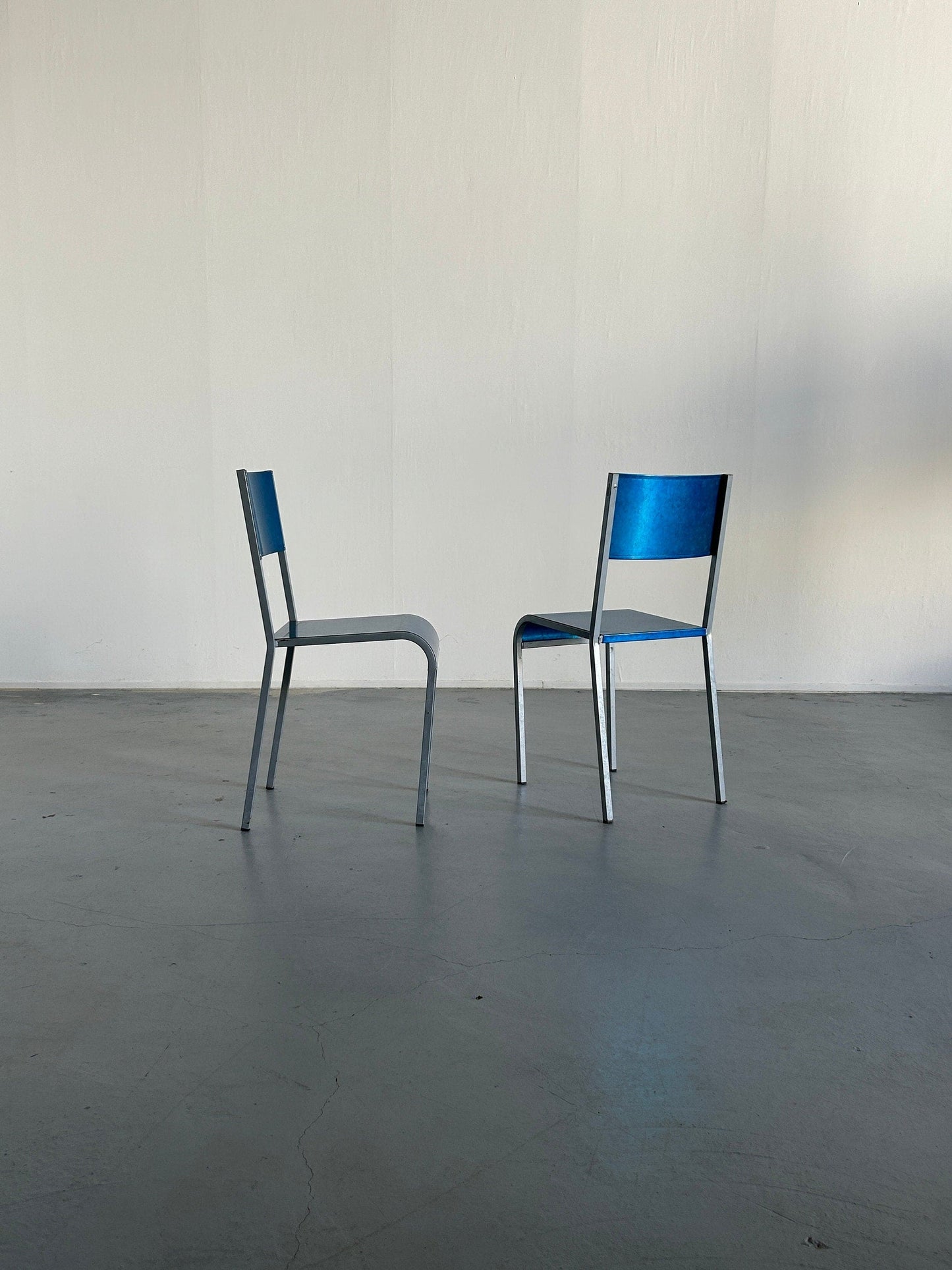 Ensemble de 2 chaises de salle à manger industrielles postmodernes bleues en métal galvanisé par Parisotto, Italie vintage des années 1980