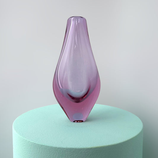 Vase vintage Bohême tchèque Alexandrite verre néodyme Zelezny Brod ZBS Miroslav Klinger Železnobrodské sklárny lilas rose bleu clair