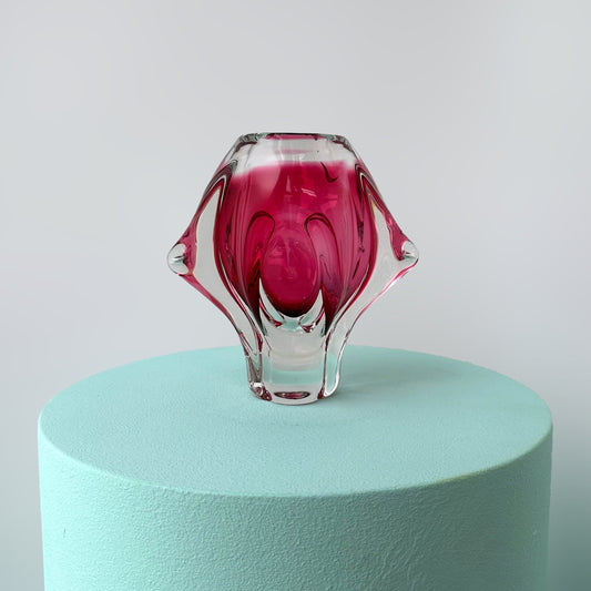 Vase vintage Josef Hospodka - Chřibská Sklo Verre Canneberge Rose Skrdlovice Sommerso Red Overlay Bohême Tchécoslovaquie Milieu du Siècle