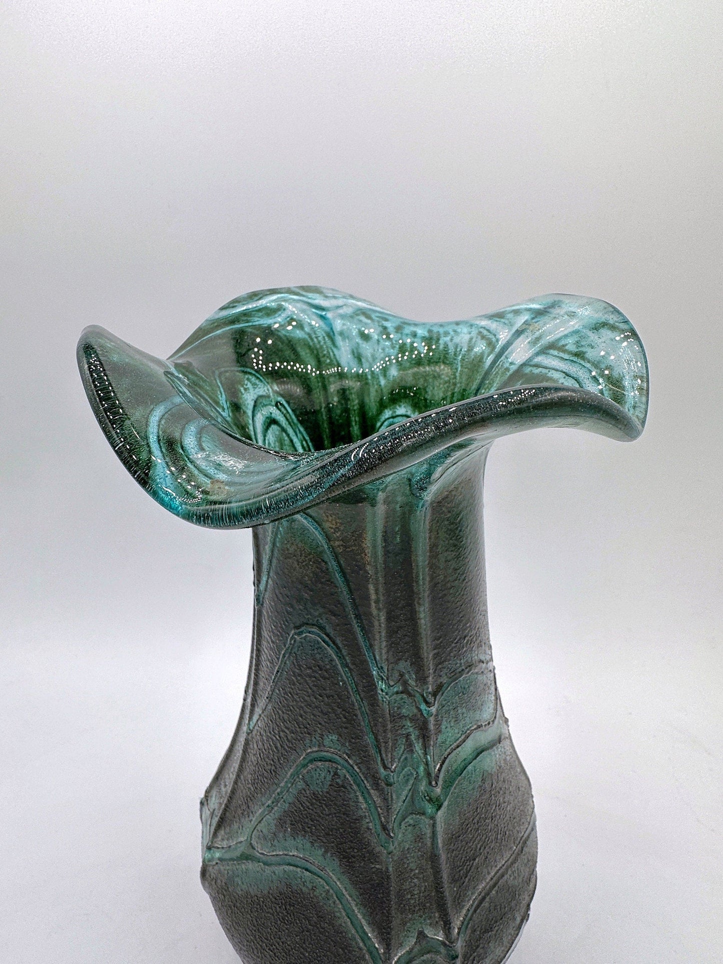 Vase à fleurs en verre vintage Vert Art Nouveau Weinfurtner Glashütten Allemagne Vase en tourmaline irisée années 80 90