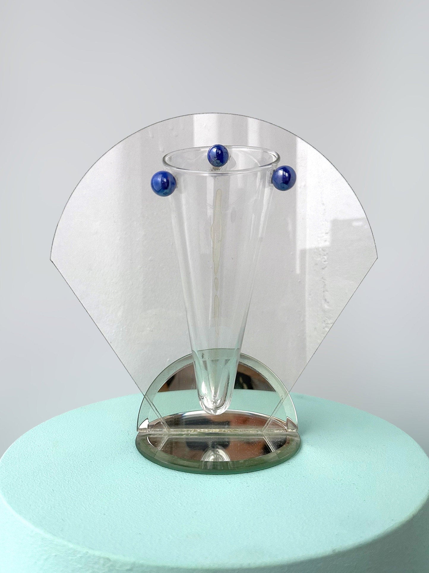 vintage Postmodern Glass Vase Mirror Triangle Flower Vase Art Déco Revival Transparent Moderne Memphis Milano 1990 1990s Allemagne